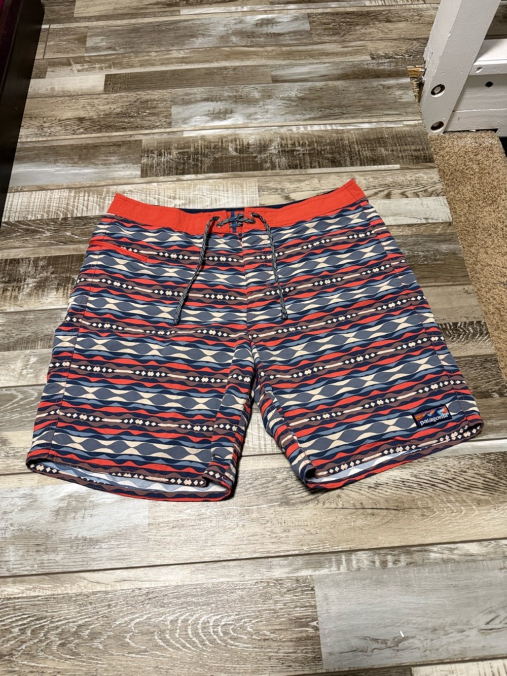 Patagonia Men’s Wavefarer Board Shorts Size 34 Outdoor Swim Beach